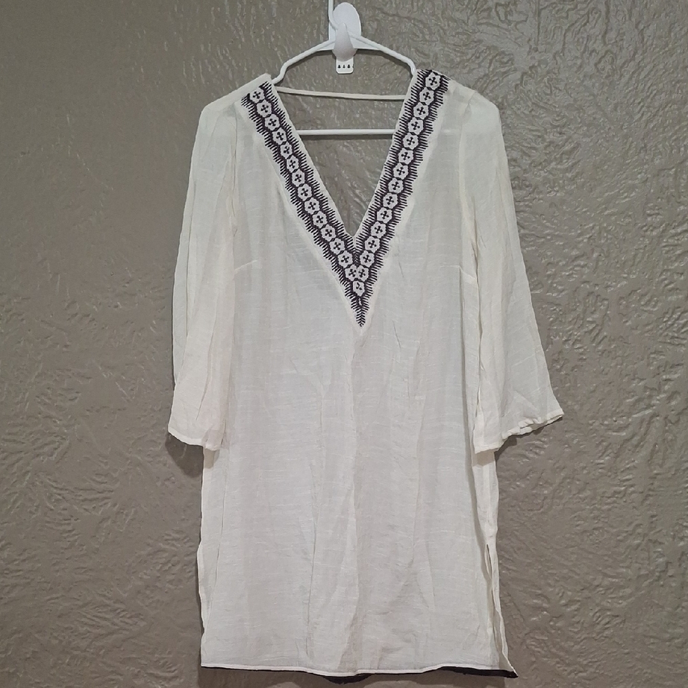Kona Sol Cream V-Neck Tunic with Black Detailing Size M